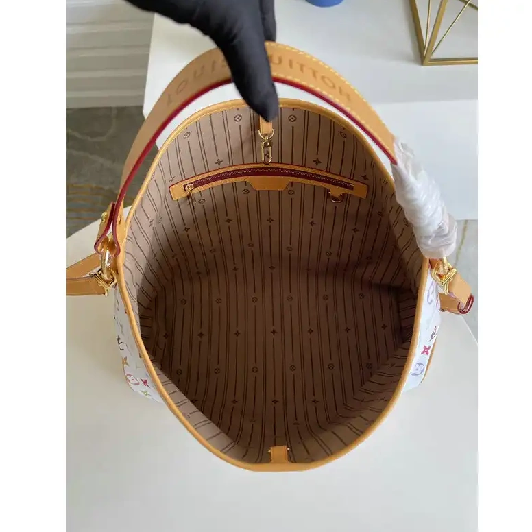 2110YA0062 Bags LV 0520